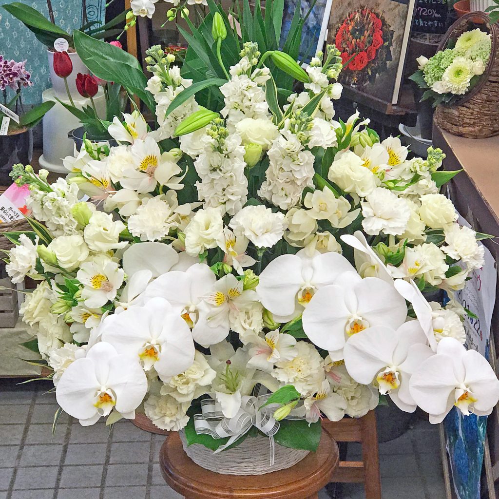 東京都大田区山王　大森の花屋　大花園（だいかえん）季節の旬な花をあなただけの贈り物に！上質でモダンな花贈りを大森スタイルでお届けします。枕花